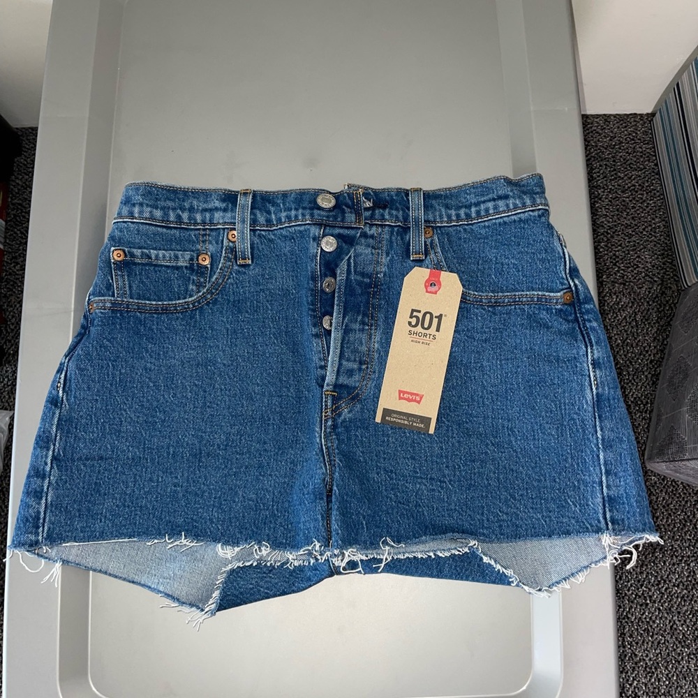 Brand New Levi Shorts high wasist